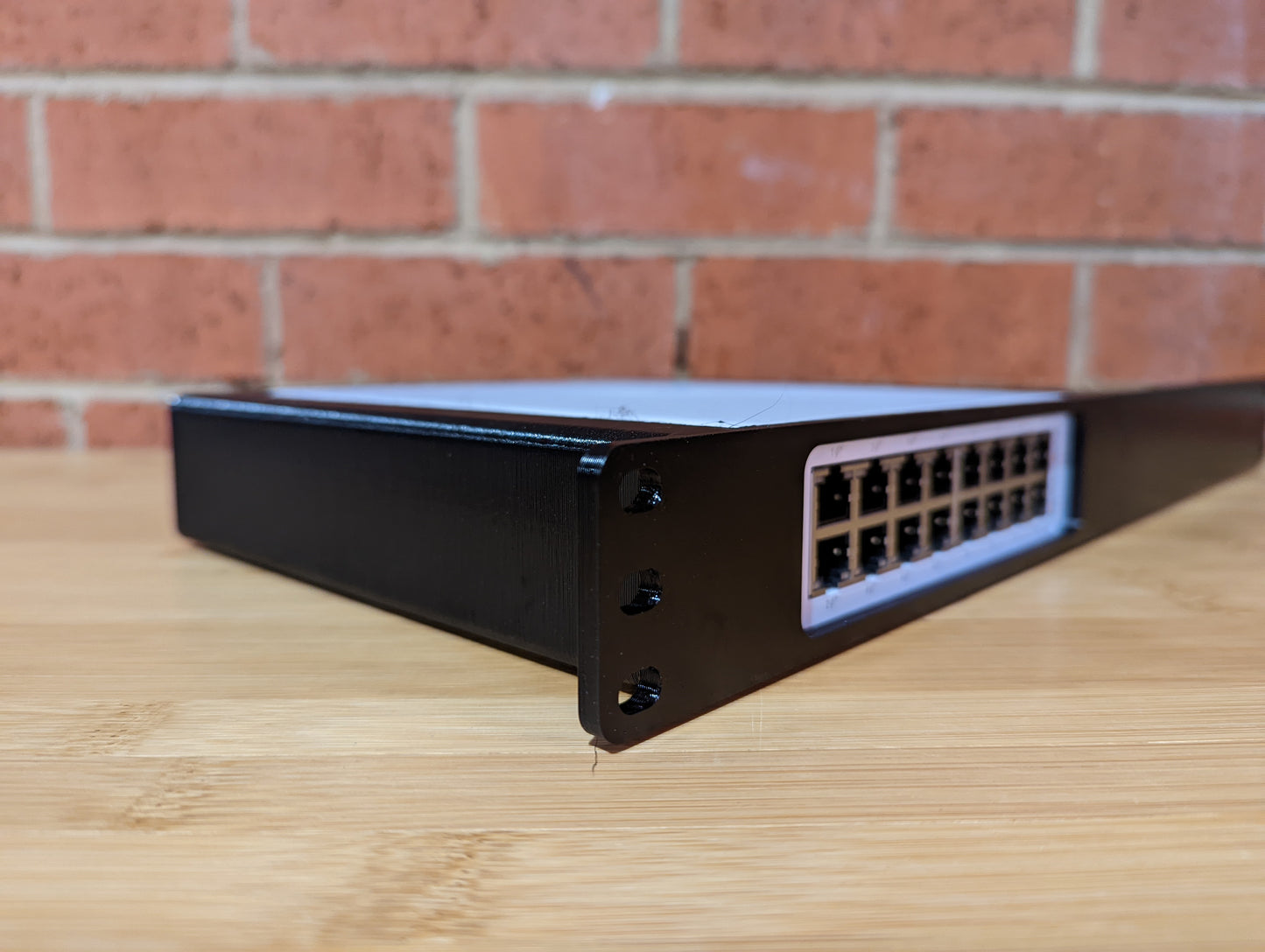 Ubiquiti Unifi Switch Lite 16 PoE (USW-LITE-16-POE) Rack Mount (Modular)