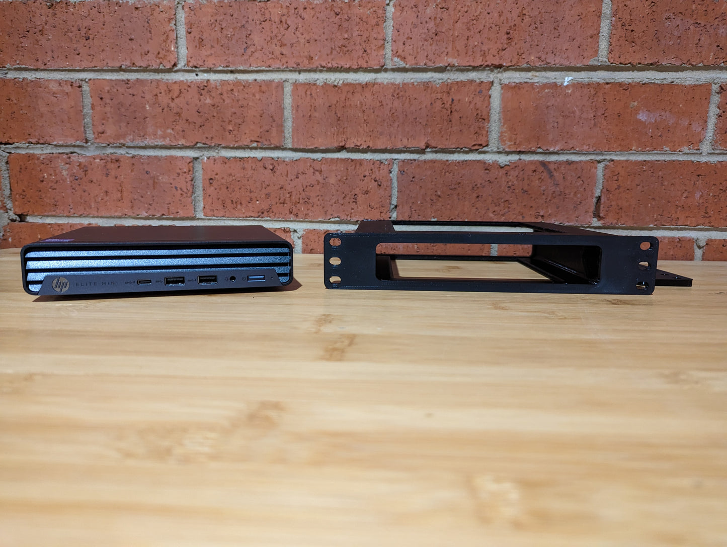 Rack mount for HP Elite Mini Desktop (10-Inch)