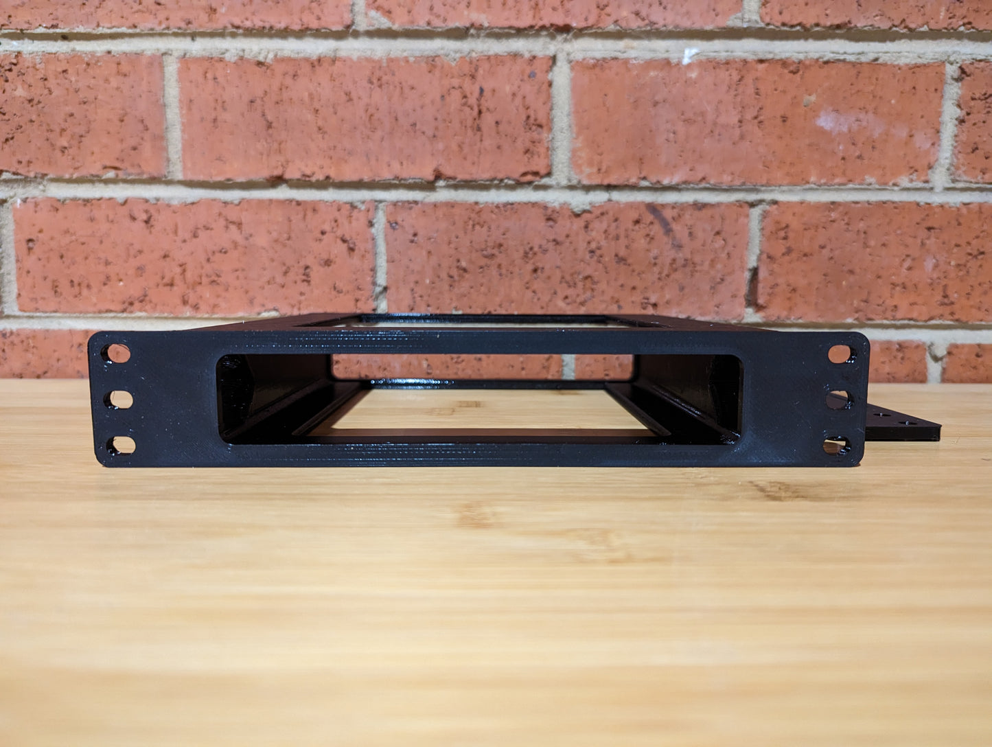 Rack mount for HP Elite Mini Desktop (10-Inch)