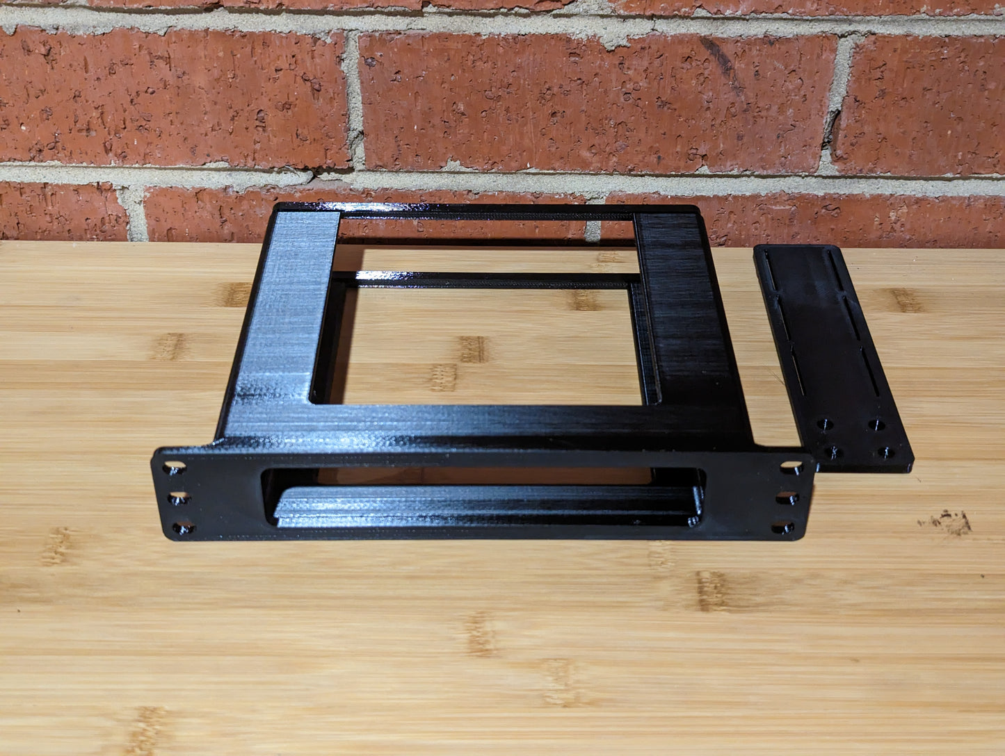 Rack mount for HP Elite Mini Desktop (10-Inch)