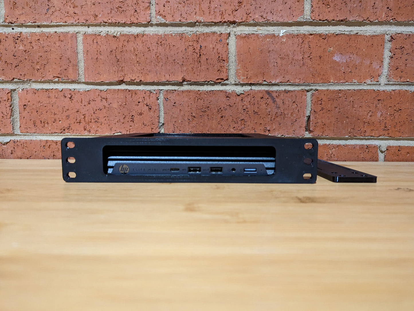 Rack mount for HP Elite Mini Desktop (10-Inch)