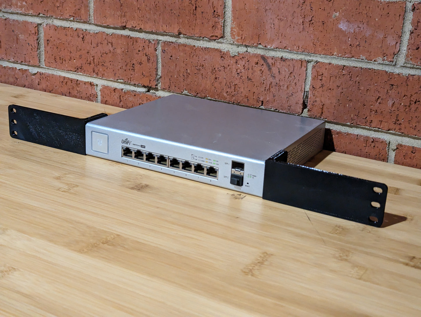 Ubiquiti Unifi Switch 8 150W Center Rack Mount