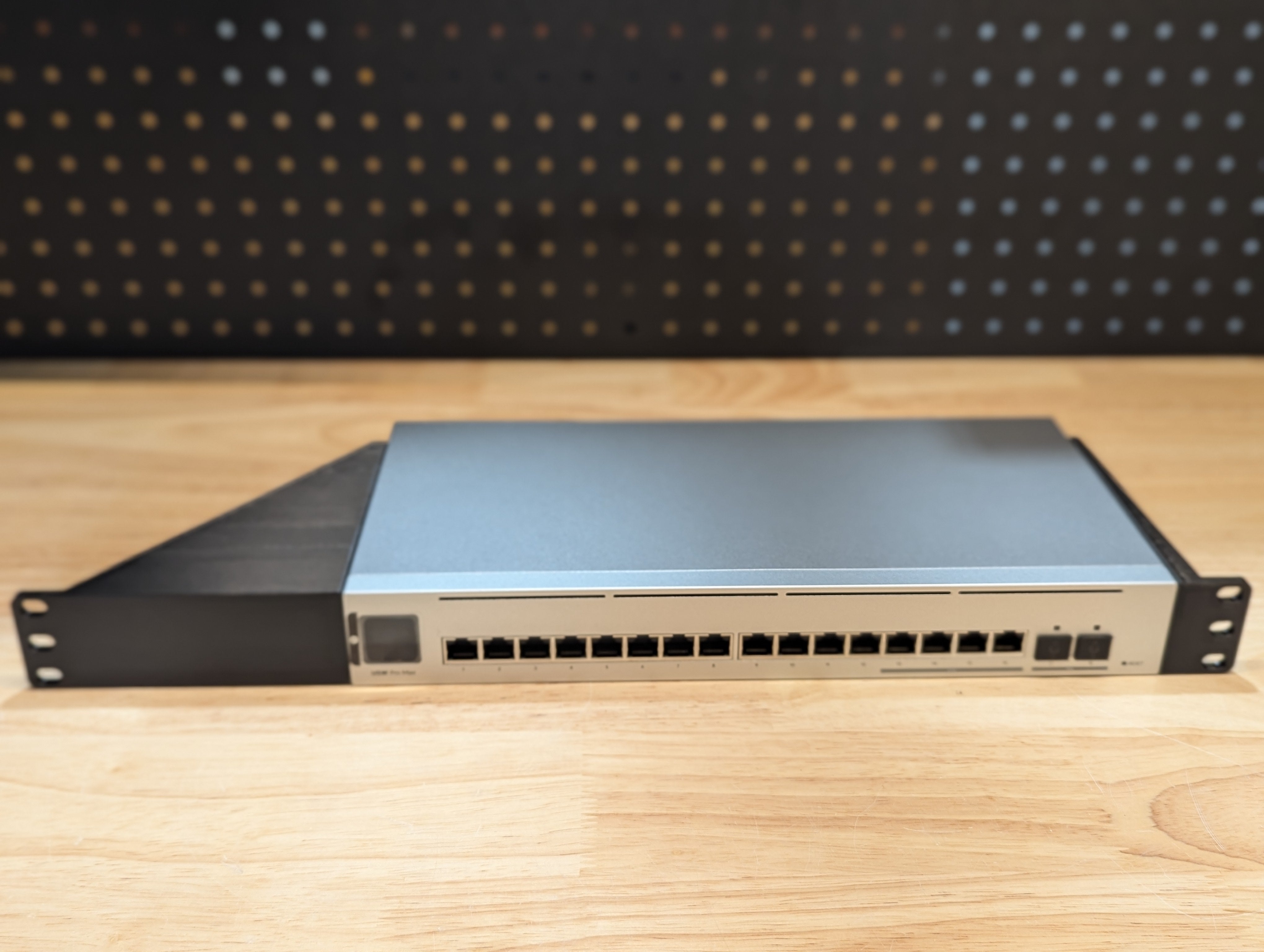 Promax Changer Rack Ubiquiti Unifi Pro Max 16 Rack Mount – Hive Tech Solutions