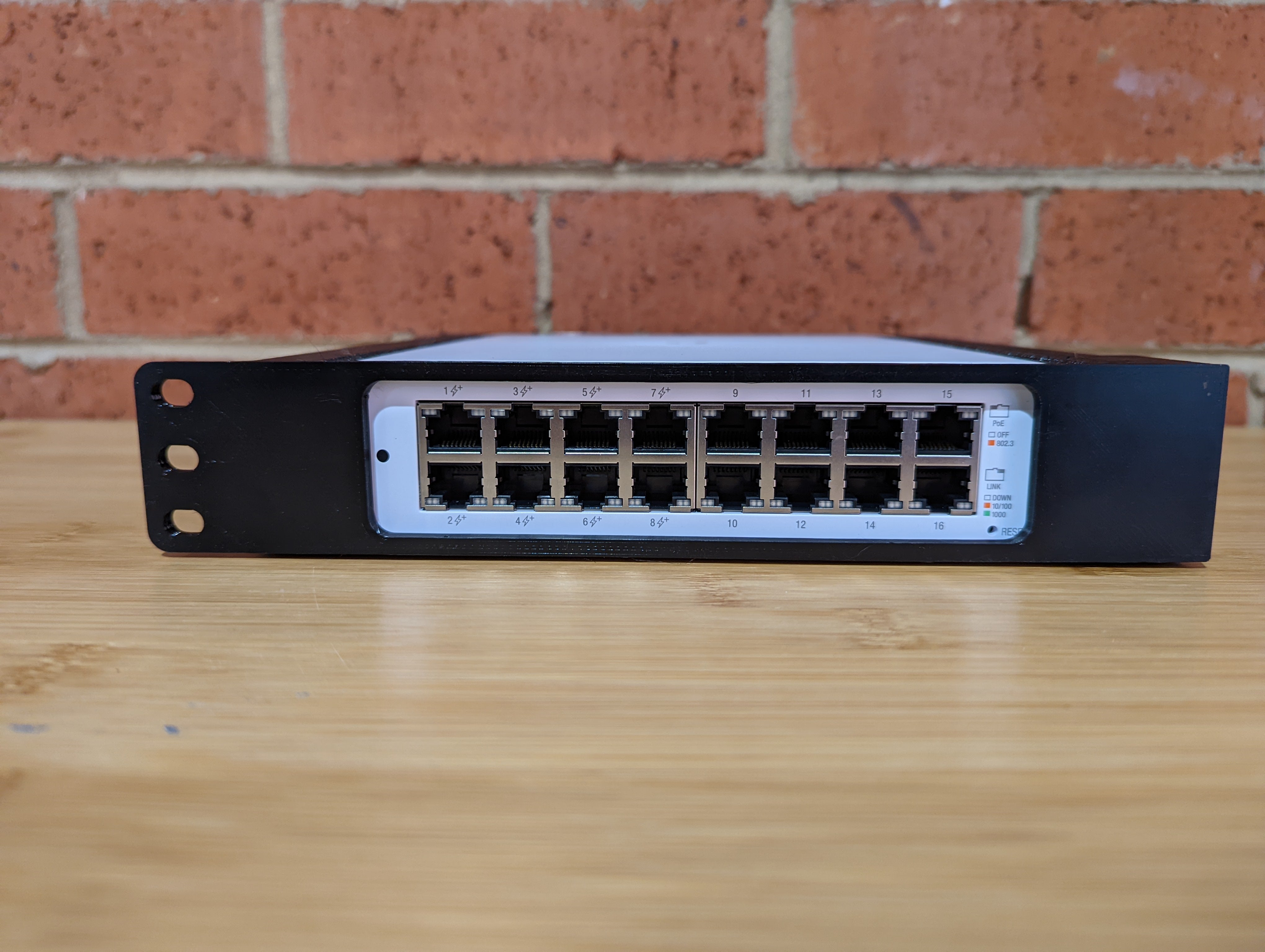 Ubiquiti Unifi Switch Lite 16 PoE (USW-LITE-16-POE) Rack Mount (Modula ...