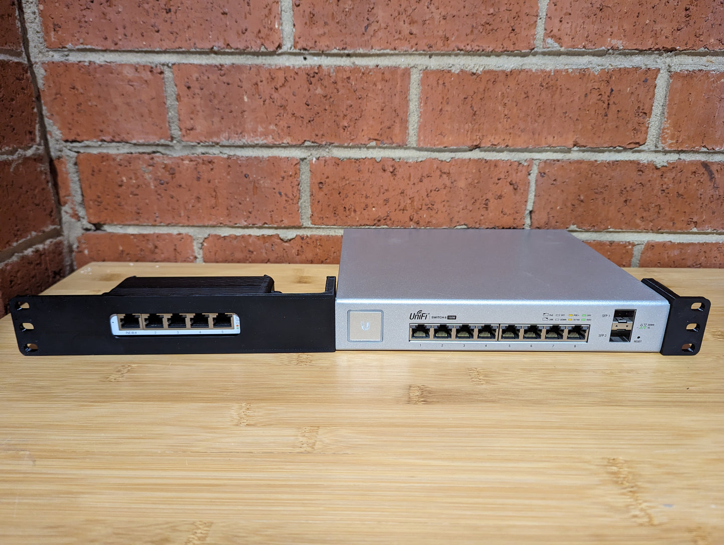 Rack mount for Unifi Switch 8 150W & Unifi Flex Mini