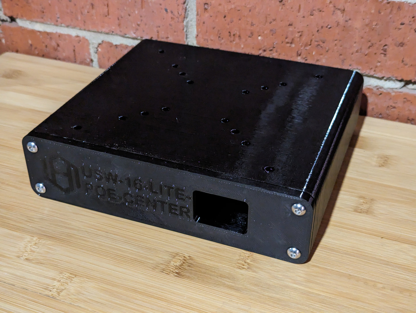 Ubiquiti Unifi Switch Lite 16 PoE Wall/Ceiling Mount