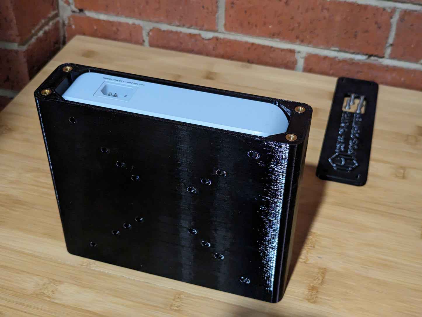 Ubiquiti Unifi Switch Lite 16 PoE Wall/Ceiling Mount