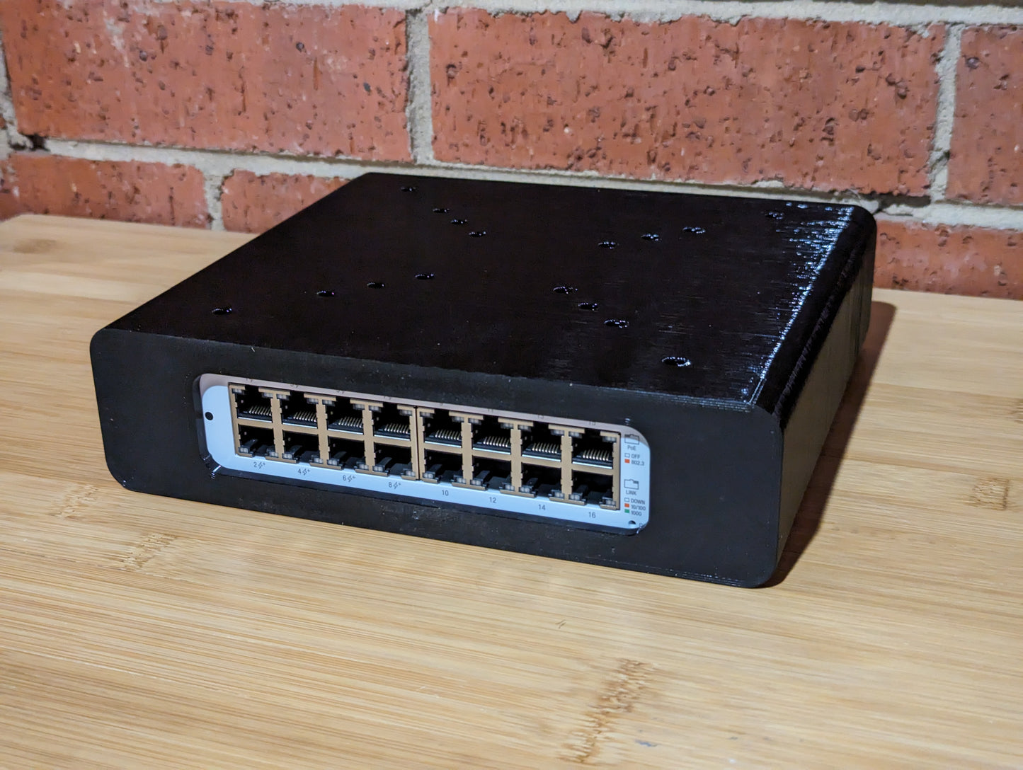 Ubiquiti Unifi Switch Lite 16 PoE Wall/Ceiling Mount